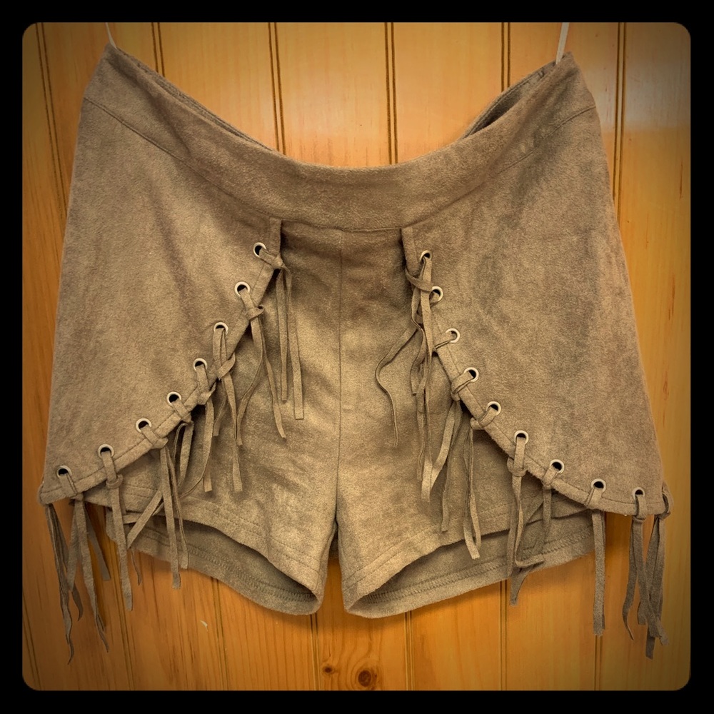 LF suede-like shorts